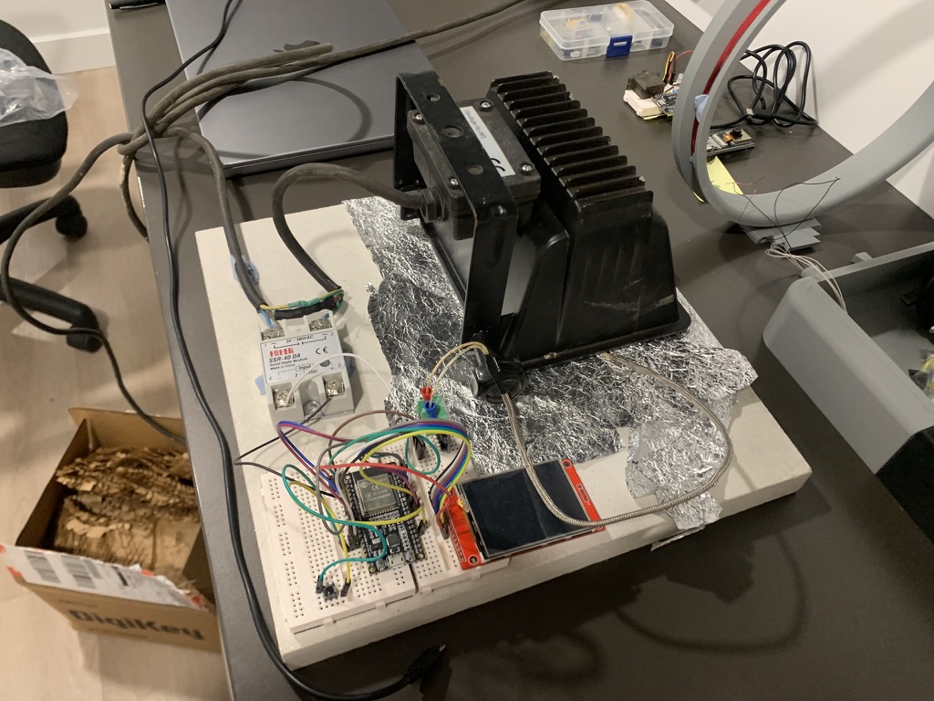 Prototype one of the floodlamp oven with aluminium foil