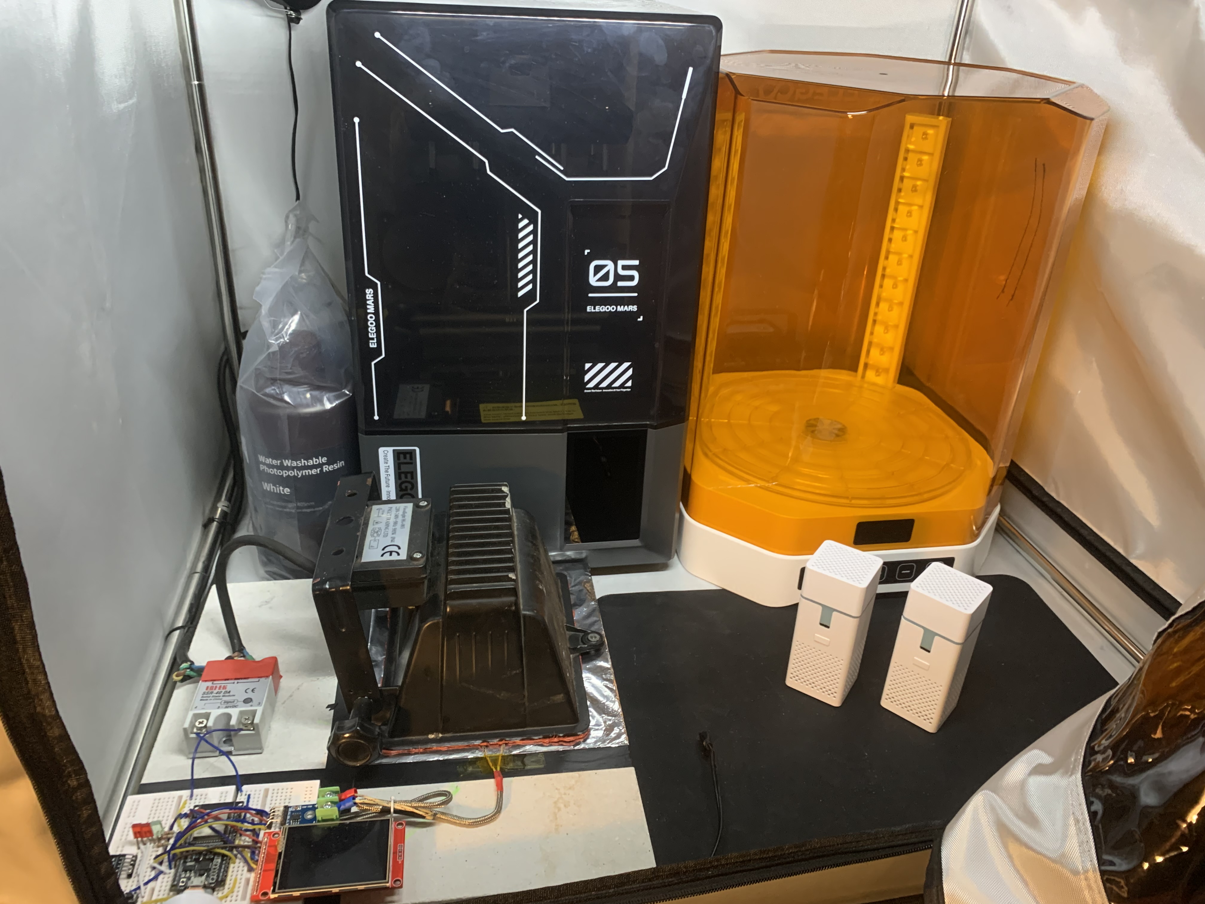 Floodlamp oven inside a ventilated resin-printing enclosure