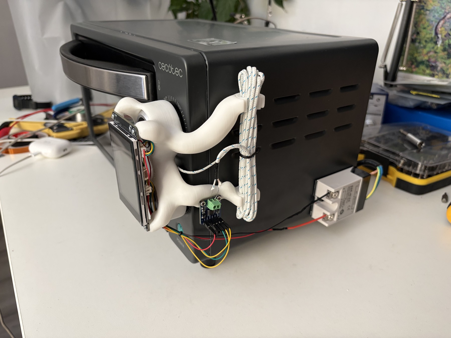 The same bracket with the touchscreen, thermocouple board and bundled lead fitted around the oven